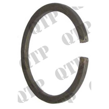 Massey Ferguson Gear Box Shaft Rings - PACK OF 2 - PRICE PER UNIT - 195222