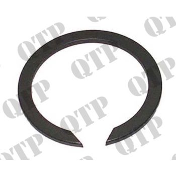 Massey Ferguson Circlip - 831581